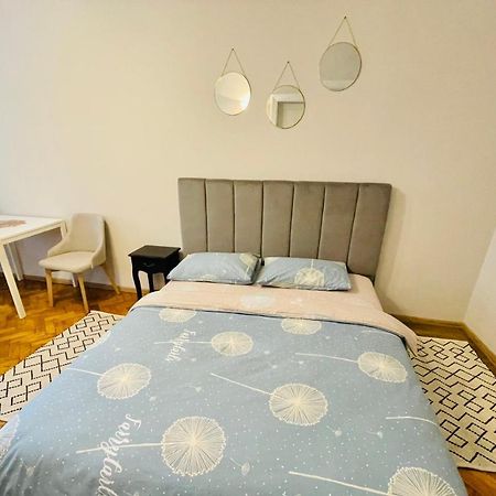 Джерельна 25, Апартаменти В Центрі З Двома Ізольованими Спальнями Lviv Buitenkant foto