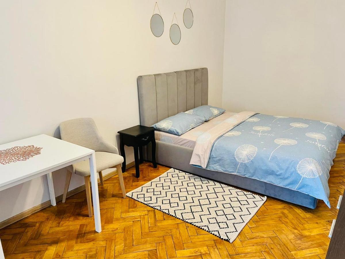 Джерельна 25, Апартаменти В Центрі З Двома Ізольованими Спальнями Lviv Buitenkant foto