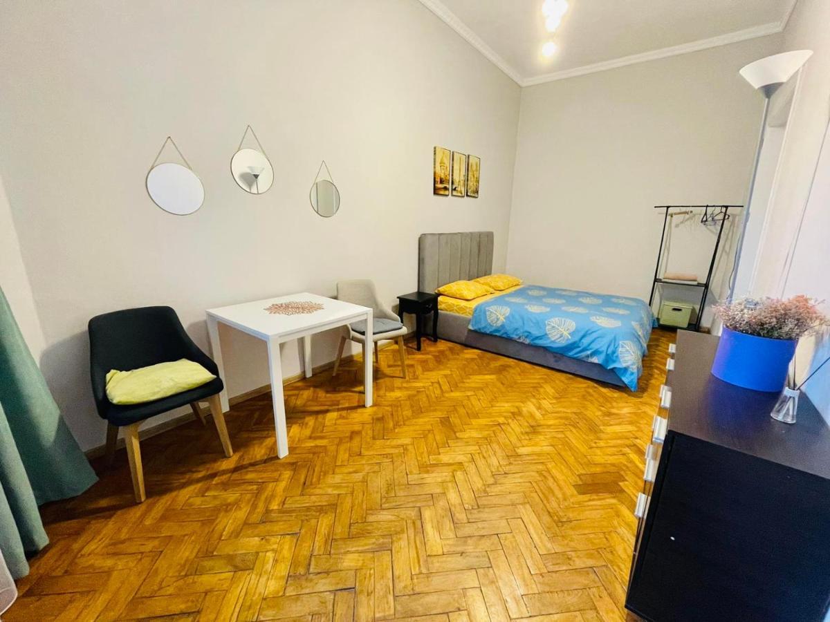 Джерельна 25, Апартаменти В Центрі З Двома Ізольованими Спальнями Lviv Buitenkant foto