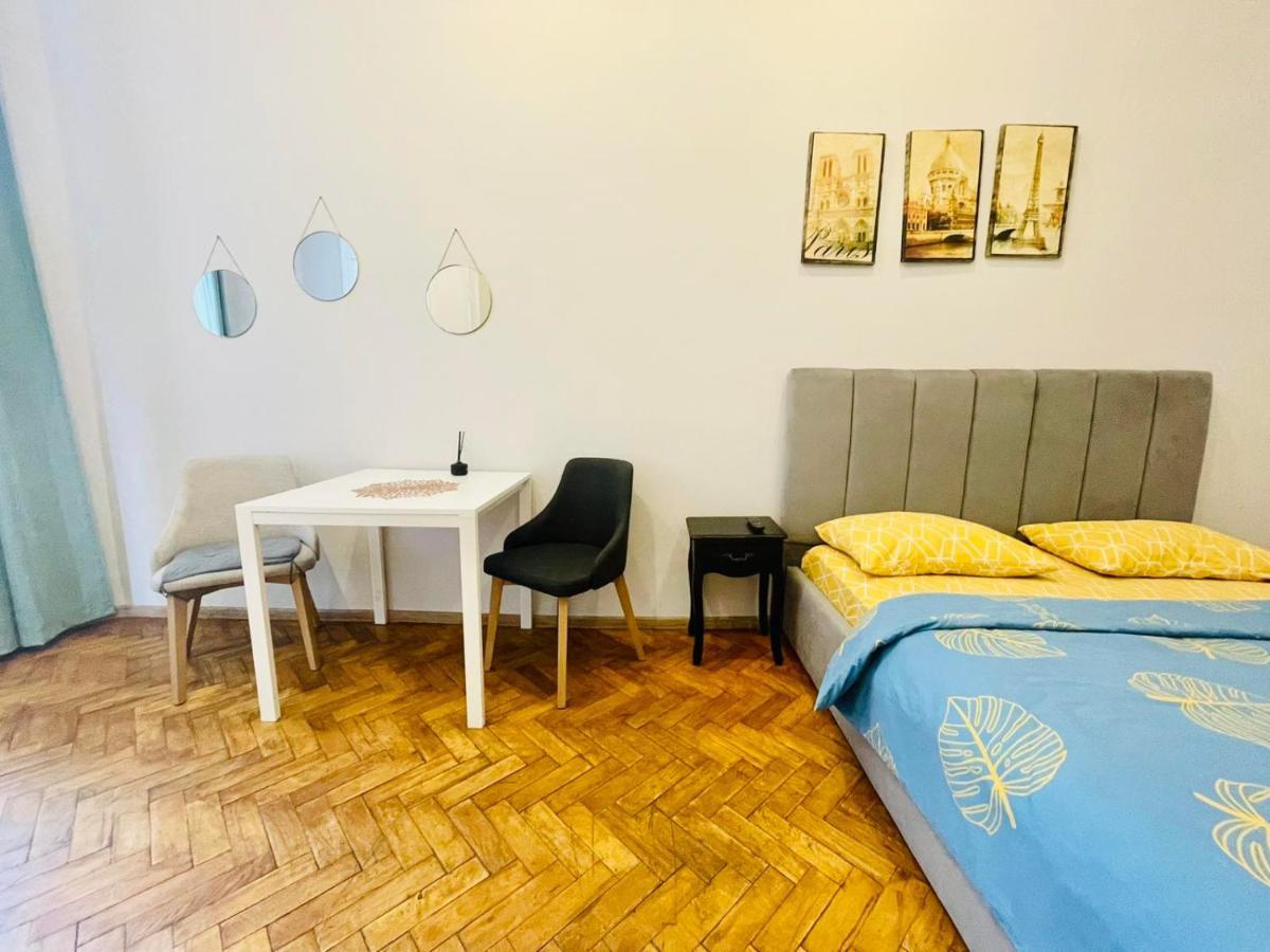 Джерельна 25, Апартаменти В Центрі З Двома Ізольованими Спальнями Lviv Buitenkant foto
